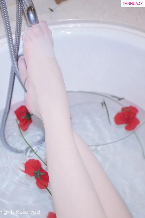   [XiuRen]高清写真图 2024.03.01 No.8162 梦灵儿Mini 丝袜美腿第34张图片